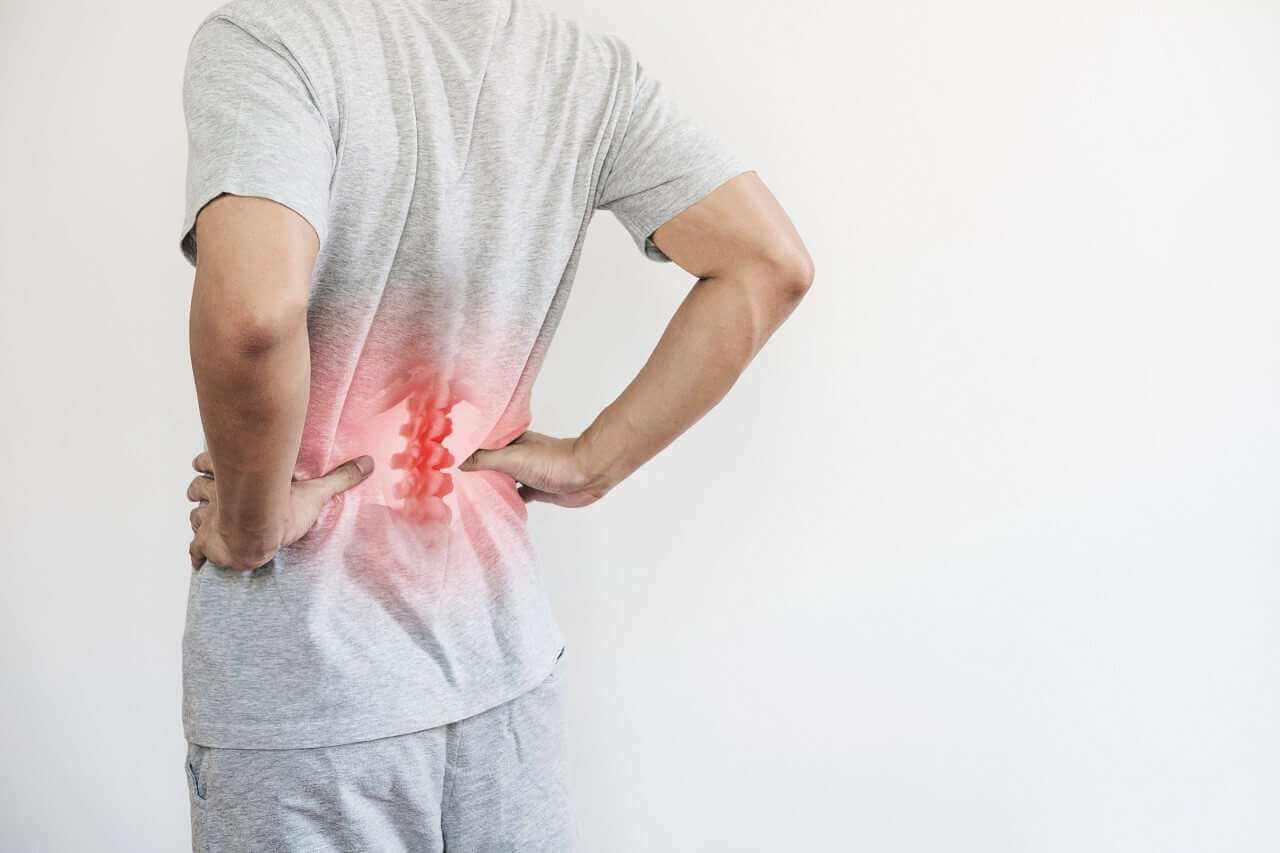 關節承受過多壓力容易導致脊椎側彎